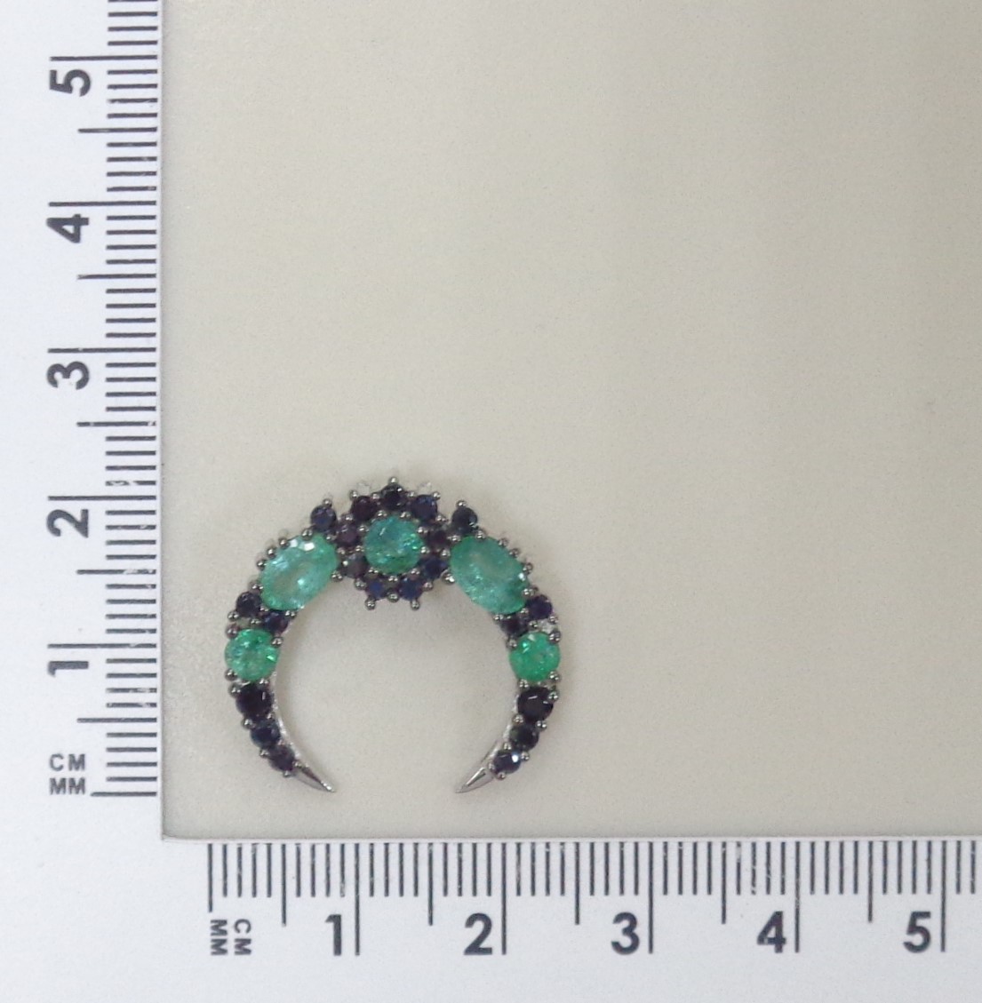 Серебряная подвеска с изумрудами "Лунница"